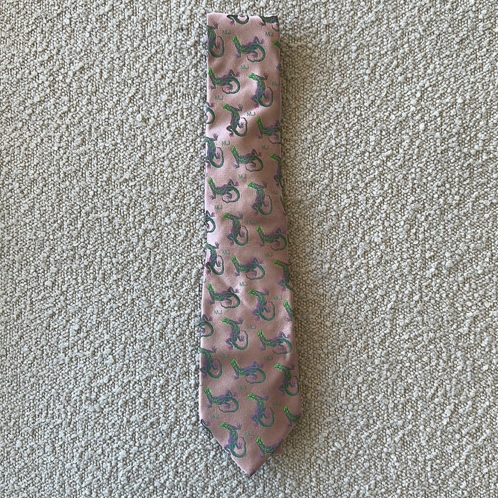 Marc Jacobs pink lizard print tie.